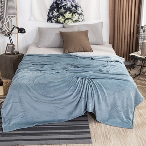 Coperta in Microfibra Felpata Personalizzata a Doppio Lato, Morbida e Spessa per Letto e Divano, Ideale per l'Inverno - Product Image 2