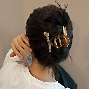 Pinzas para el pelo de diseño creativo y lindo de dibujos animados de perro y gato 2026, pinzas para el pelo de niña con diseño de nicho sencillo, accesorios para el cabello de moda al por mayor - Product Image 2