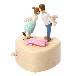 Boîte à musique artisanale en érable dur avec mouvement Sankyo, double manivelle, pour couple qui s'embrasse, « HomeSweet Home » pour elle et lui, pour la Saint-Valentin - Product Image 1