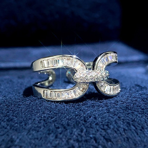 Anello Aperto a Crossover Chic per Donne, Elegante Gioiello da Dito alla Moda - Product Image 1