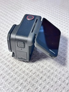 Insta360 Pro 2 8K AI, Cámara de Acción Resistente al Agua con Doble Chip, Sensor CMOS de 1/1.3'', Estabilización FlowState 3.0, Batería de 180 min - Product Image 2