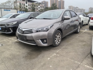 Toyota Corolla 2014 Usado, 1.6L CVT GL-i - Interior Espacioso, Asientos de Cuero, Ahorro de Combustible, Ideal para Uso Personal y Comercial - Product Image 3