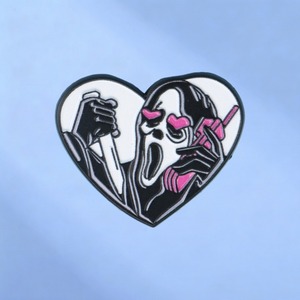 Pin de Esmalte con Forma de Corazón de Ghostface, Broche de Película de Terror - Product Image 5