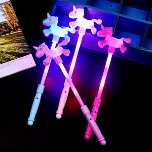 Luckykoo Baguette Magique Lumineuse LED pour Enfants, Motif Cœur et Flocon de Neige, Idéale pour Filles, Nouveauté Tendance - Product Image 4