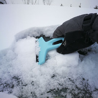 Nettoyeur de voiture multifonction 5-en-1 en plastique à long manche portable 515 mm, pelle à glace, grattoir de vitre, brosse à neige