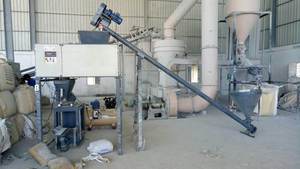 Machine d'emballage automatique d'engrais agricoles, système de pesage et de remplissage haute précision pour sacs de poudre et granulés en plastique de 20 kg à 50 kg - Product Image 3