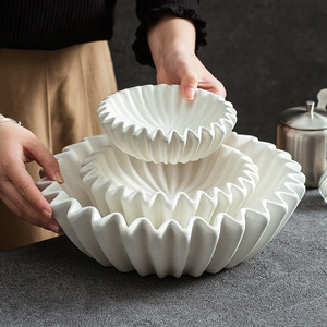 Service de table en porcelaine Eka de haute qualité, résistant aux éclats, comprenant assiettes, bols et plats pour pâtes et collations - Product Image 3