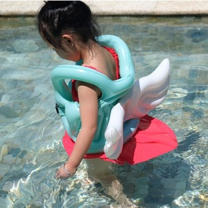 Gilet de natation gonflable pour enfants avec ailes d'ange et bouée de flottation pour jeux en piscine - Product Image 1