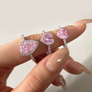 Bague tendance pour femme, plaquée or, sertie de zircone cubique rose en forme de cœur, bague de promesse pour cœur - Product Image 2