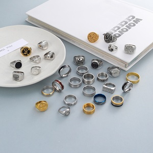 卸売女性男性ジュエリーロゴ刻印カスタムチャンピオンシップリングハートラウンドシグネットリングステンレス鋼ファッションリング - Product Image 1