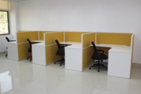 Postes de travail en L modernes pour centre d'appels, bureaux avec cadre personnalisable, mobilier à usage commercial, garantie 6 ans