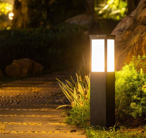 Borne lumineuse LED extérieure en métal Corten rouillé, étanche, pour aménagement paysager - Product Image 2