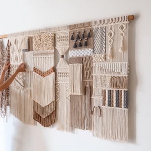 Tapiz de Macramé Tejido de Algodón Extra Grande con Diseño Bohemio y Patrón Vertical para Decoración de Cumpleaños o Aniversarios - Product Image 1
