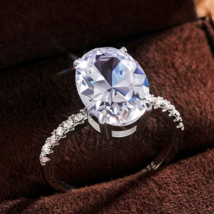 Anello di fidanzamento classico da donna in oro bianco con diamante naturale taglio ovale F680 colore D - Product Image 4