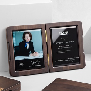 Placa de Premio Plegable de Madera Maciza de Nogal de Alta Gama con Grabado UV, para Medallas, Cartas de Nombramiento y Certificados de Honor - Product Image 3
