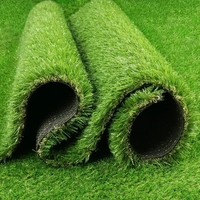 Tapis de gazon synthétique naturel bon marché en gros pour gazon artificiel de qualité de décoration de mur d'arrière-cour de terrain de sport