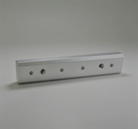 Bloc en aluminium usiné sur mesure par CNC, barre de montage en alliage d'aluminium usinée et percée pour pièces de machines