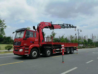 Grue à flèche articulée industrielle de 25 tonnes montée sur camion Shacman 8x4 350HP, grue à bras pliable à 7 sections