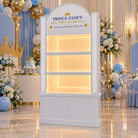 Vitrine blanche avec étagères éclairées pour buffet de desserts et bonbons pour mariage, fête, événement, hôtel, banquet, célébration