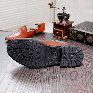 Bottes britanniques personnalisées faites à la main avec cuir cousu Goodyear pour les hommes, pour le travail et les occasions décontractées - Product Image 4