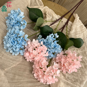 Fleurs artificielles d'hortensia en soie pour décorations de plafond de mariage, 3 têtes en forme de nuage, style moderne - Product Image 2