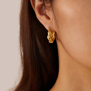 Boucles d'oreilles en fil plaqué or 10 carats avec perle naturelle ambre et cœur ethnique vintage à la mode, style Hong Kong - Product Image 2