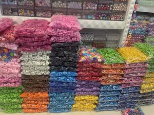 150 Piezas por Bolsa, Cuentas Acrílicas con Letras del Alfabeto, Agujero Grande de 20mm, Color Arcoíris, Recubrimiento UV, para DIY, Correas de Teléfono, Llaveros - Product Image 4