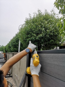 Panneaux <span class=keywords><strong>de</strong></span> clôture extérieurs <span class=keywords><strong>en</strong></span> composite <span class=keywords><strong>bois</strong></span>-plastique, prix d'usine <span class=keywords><strong>pour</strong></span> <span class=keywords><strong>jardin</strong></span>, clôture <span class=keywords><strong>de</strong></span> <span class=keywords><strong>jardin</strong></span>, intimité - Product Image 4