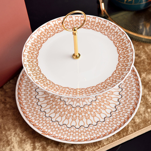Soporte de pastel de cerámica de 2 niveles con estampado geométrico colorido, bandeja de postres de porcelana con asa dorada para té de la tarde o bodas. - Product Image 2