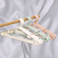 Cintre en plastique durable et écologique, design flexible, nouvelle couleur, pour armoire, séchoir à vêtements, crochet facile en fil métallique