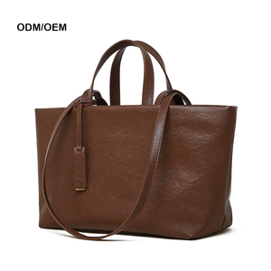Sac fourre-tout spacieux en cuir véritable pour femme, style rétro, souple, vintage, fermeture ouverte, résistant à l'eau, couleur personnalisable - Product Image 1
