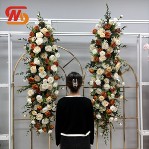 Nouveau design élégant de chemin de table en fleurs artificielles en soie personnalisées avec des feuilles vertes pour la décoration de mariage - Product Image 2