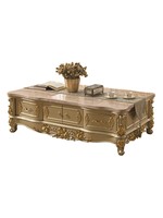 Table basse de style européen et français en bois massif luxueux avec plateau en marbre couleur champagne, design sculpté et espace de rangement, meuble TV