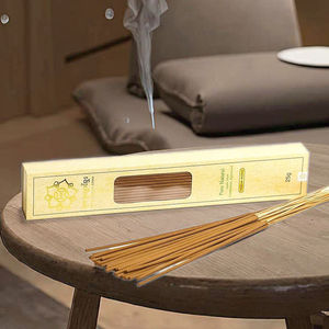 Juego de varitas de incienso de bambú Oud al por mayor con fragancia dulce, incienso de madera de agar hecho a mano, embalaje personalizado para uso religioso - Product Image 1