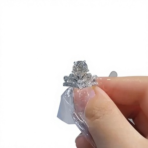 แหวนหมั้นเพชรทองคำ 14K ทรงกลมเจียระไนแบบบริลเลียนท์ เพชรเพาะเลี้ยงในห้องปฏิบัติการ รับรองโดย IGI สไตล์คลาสสิก - Product Image 1