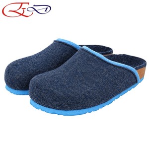 Sabots en feutre de laine pour femmes, bord contrastant, semelle extérieure en EVA, bout fermé, chaussures confortables pour l'automne et l'hiver, usage intérieur - Product Image 1