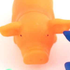 Juguete Masticable Interactivo de Plástico Resistente y Seguro de 14.5 cm con Diseño de Cerdito Irritante para Animales Pequeños - Product Image 2