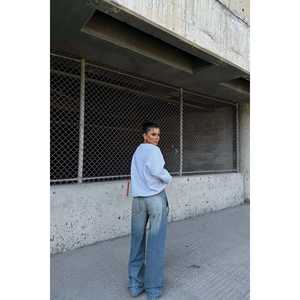 Sweat-shirt et sweat à capuche gris brodé pour femme - Product Image 1