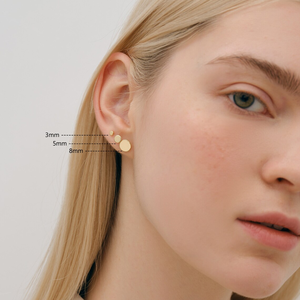 ต่างหูแบบสั่งทำ Jietao ต่างหูแบบติดหูรูปหัวใจลายปลา สลักชื่อย่อ ต่างหูทรงกลมแบบแบน ทำจากสแตนเลส 316L ป้องกันการแพ้ - Product Image 5