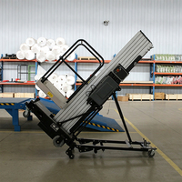 Plateforme élévatrice aérienne monomât en aluminium pour l'entretien intérieur des écoles et hôpitaux, avec roues auxiliaires mobiles et table de levage stable