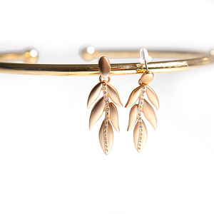 V & R oro idiota estilo básico chapado en oro real de la hoja de metal de diamantes de imitación de cristal pendientes - Product Image 1