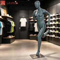 Mannequin homme en fibre de verre gris pleine grandeur sur pied pour vitrine de magasin de vêtements Lavinia Boutique, taille personnalisée pour adultes
