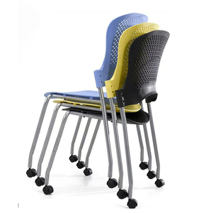 Chaise de conférence moderne en maille perforée avec accoudoirs fixes, assise en plastique, roulettes et pieds métalliques pour salle de réunion, école, bureau - Product Image 4