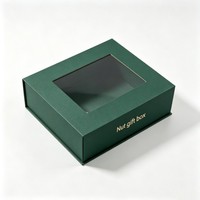 Boîte rigide blanche à couvercle rabattable avec fenêtre pour chocolats, fermeture magnétique et séparateurs personnalisés à l'intérieur