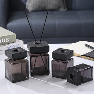 Blitzverkauf Diffusor-Leerflasche Maßgefertigte Diffusor-Glasflasche 50ml 100ml 150ml 200ml Luxus-Duftdiffusor-Flasche für Innenräume - Product Image 1