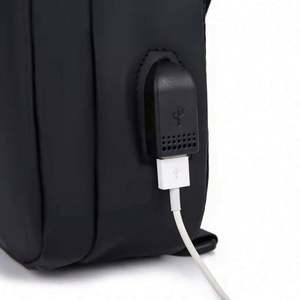 Bolso Bandolera Deportivo Impermeable para Hombre, con Interfaz USB, en Tela Oxford - Product Image 6