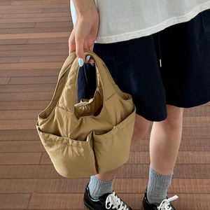 Sac nuage personnalisé pour femmes, vente en gros, cadeau pour elle, sac fourre-tout rose matelassé, léger, sac fourre-tout de sport matelassé - Product Image 4