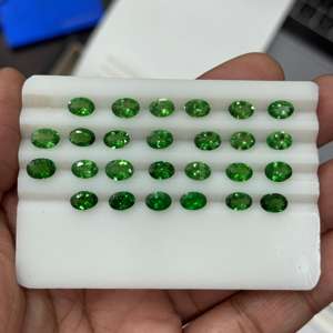 Excellente coupe propre à l'intérieur des pierres de Tsavorite vertes naturelles pierres précieuses de Tsavorite taillées ovales calibrées en gros 7x5mm - Product Image 4