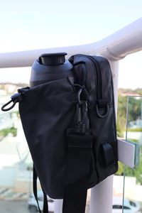 Bolsa de Gimnasio Magnética con Porta Botella de Agua, Bolsa Bandolera Impermeable con Puerto USB para Cargar el Teléfono, Bolsa Cruzada para Botellas de Viaje para Hombres y Mujeres - Product Image 6