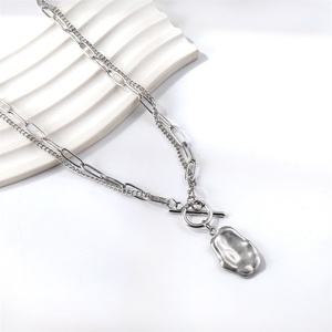 Collar de Moda con Colgante Irregular de Acero Inoxidable Chapado en Oro, Cadena de Joyería con Dijes de Diseño Exclusivo y Cierre OT Fino - Product Image 3